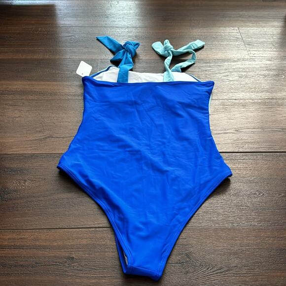 Color block NWOT Swimming Suit, full coverage, padded bra and high back. - Picture 7 of 8